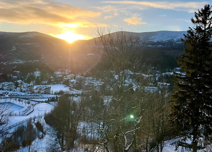 Weranda Sniezka Klimatyczne Mieszkanie Z Widokiem Na Sniezke 10 Minut Do Wyciagow I Swiatyni Wang, Parking W Cenie Апартаменты *
